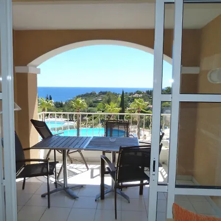 Cap Esterel Village : 2 Pieces Mer Renove 2e Etage- E1 275la Saint-Raphael (Var)